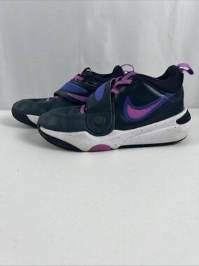 Nike Team Hustle D 11 basketball shoes Size 4Y hook-and-loop Pink/Purple/Grey